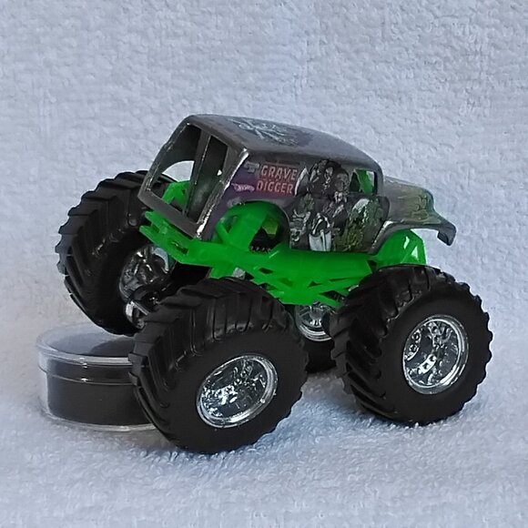 2007 Mattel Monster Jam Grave Digger 1:64 Monster Truck Hot Wheel!! - Picture 2 of 3